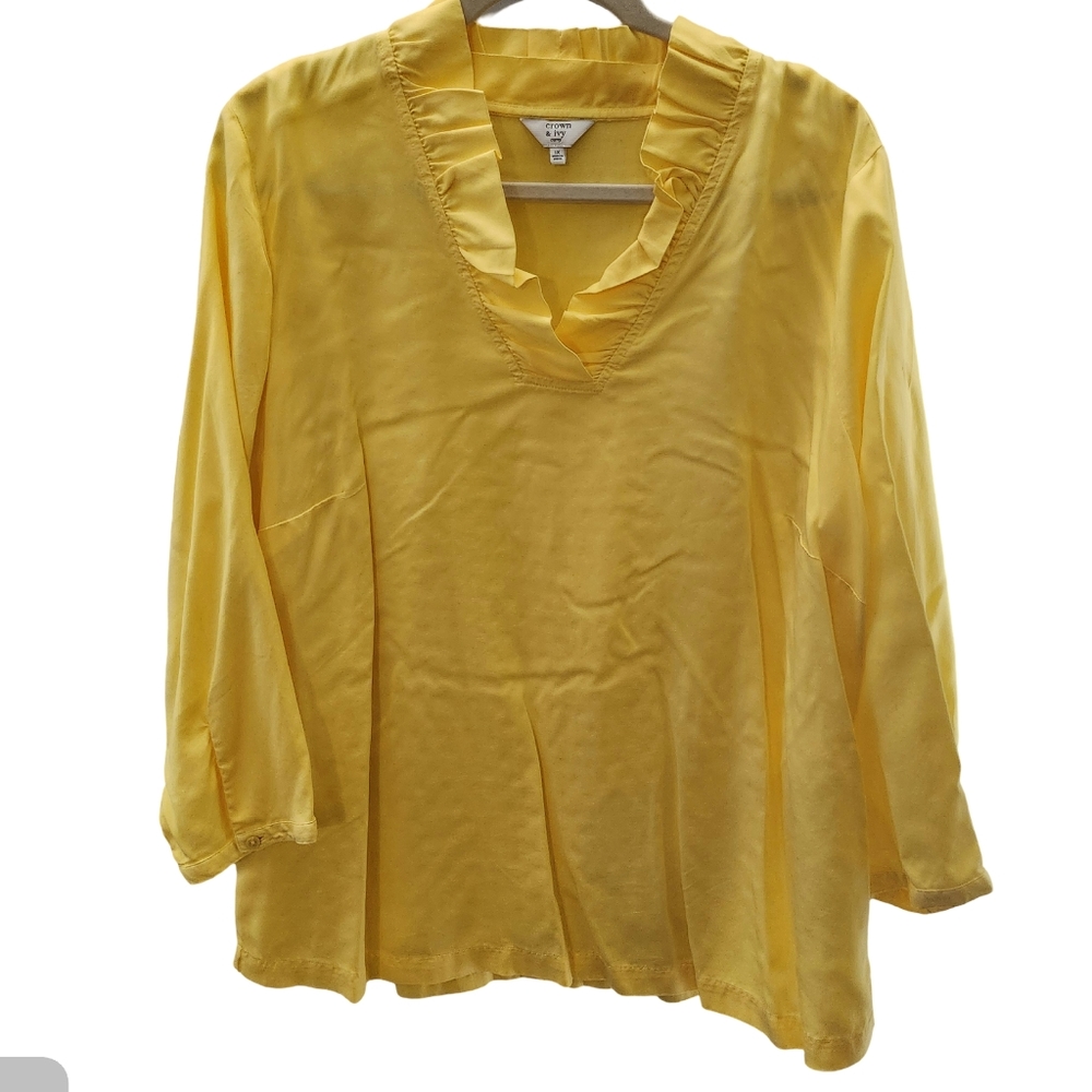 Crown & Ivy 3/4 sleeve spring/summer blouse